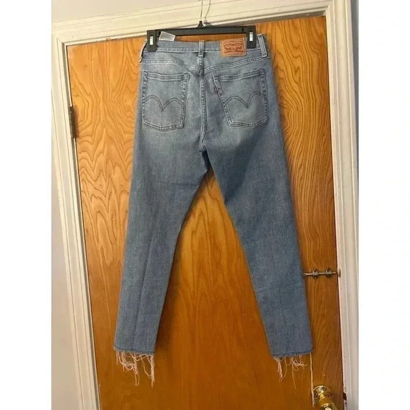 Levi’s Skinny Wedgie High Rise Distressed size 28 - Picture 4 of 7